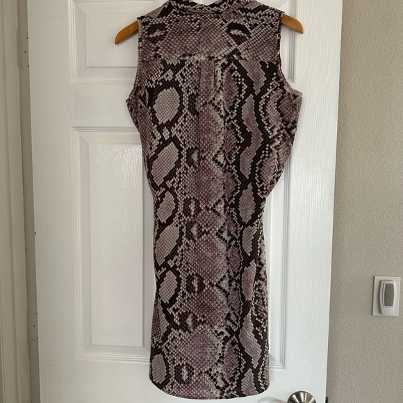 Size M Michael Kors sleeveless lavender snakeskin print dress EUC - Picture 3 of 3